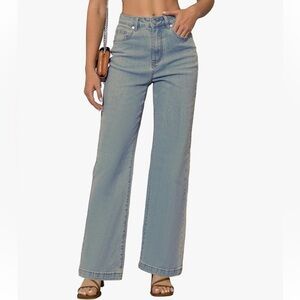Ettelo Mid Waisted straight leg, loose stretchy jeans size 6 light wash stretchy